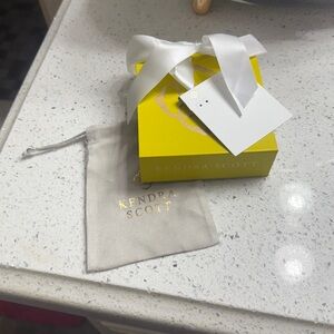 KENDRA Scott Packaging